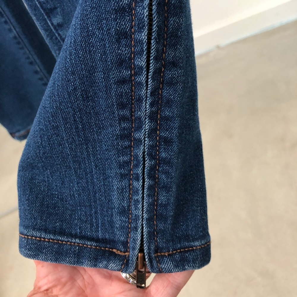 Skinny jeans with zipper detail